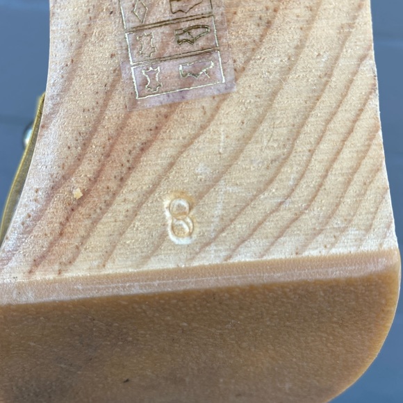 Intentionally Blank Wooden Sandals - Picture 5 of 7